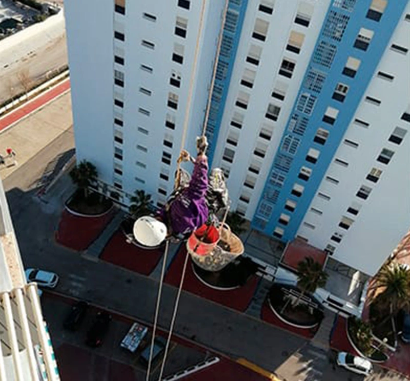 Colocación de sistemas de aislamiento Valencia mediante trabajos verticales