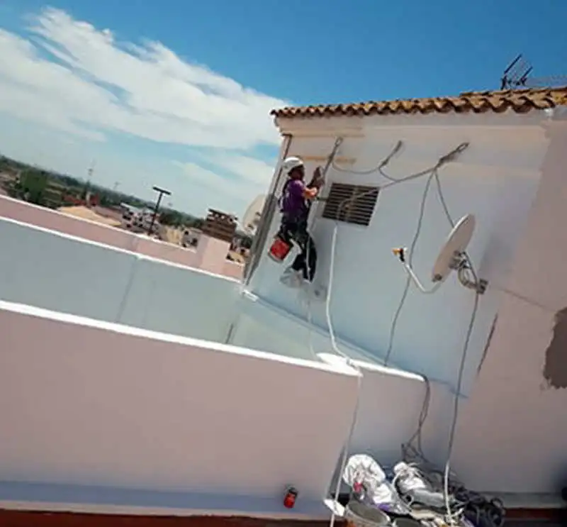 trabajos verticales Valencia en pintura de superficies en altura