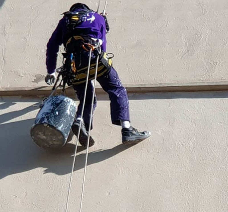 trabajos verticales Valencia para rehabilitación de patio comunitario