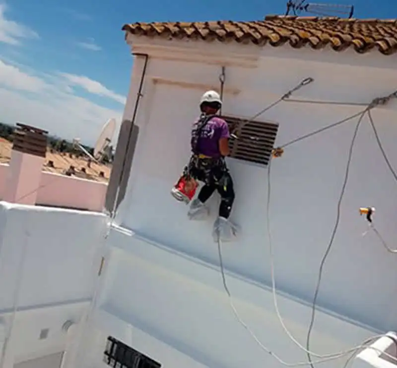 Aislamiento exterior en Valencia sin andamios | Verticales Gabriel